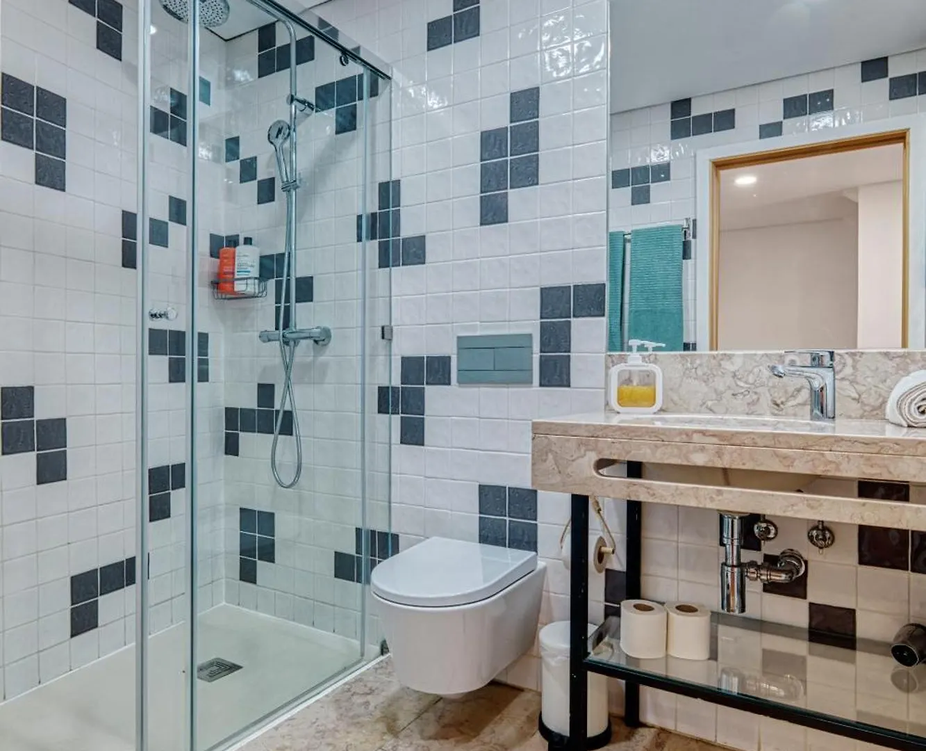 Homey Haven With A Rustic Charm Lisbon