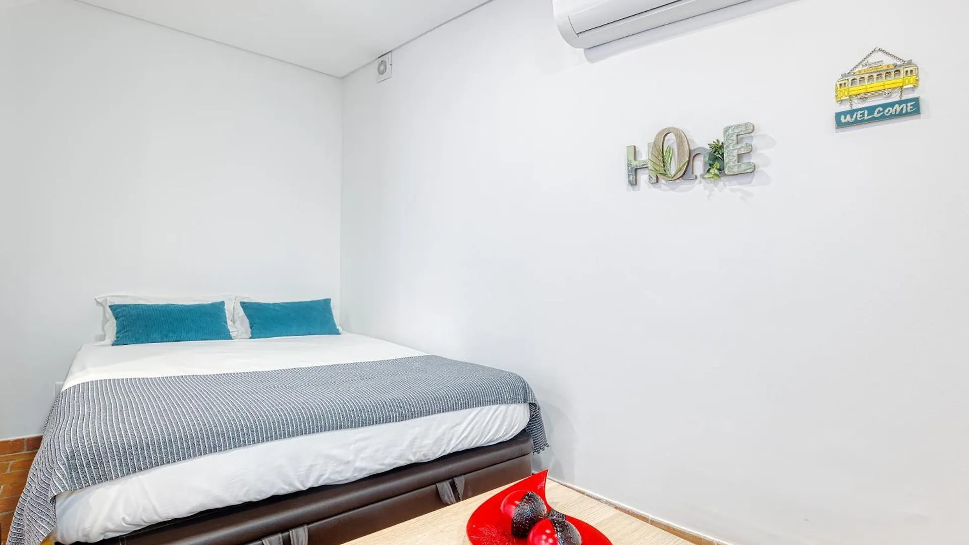 Homey Haven With A Rustic Charm Lisboa Portugal