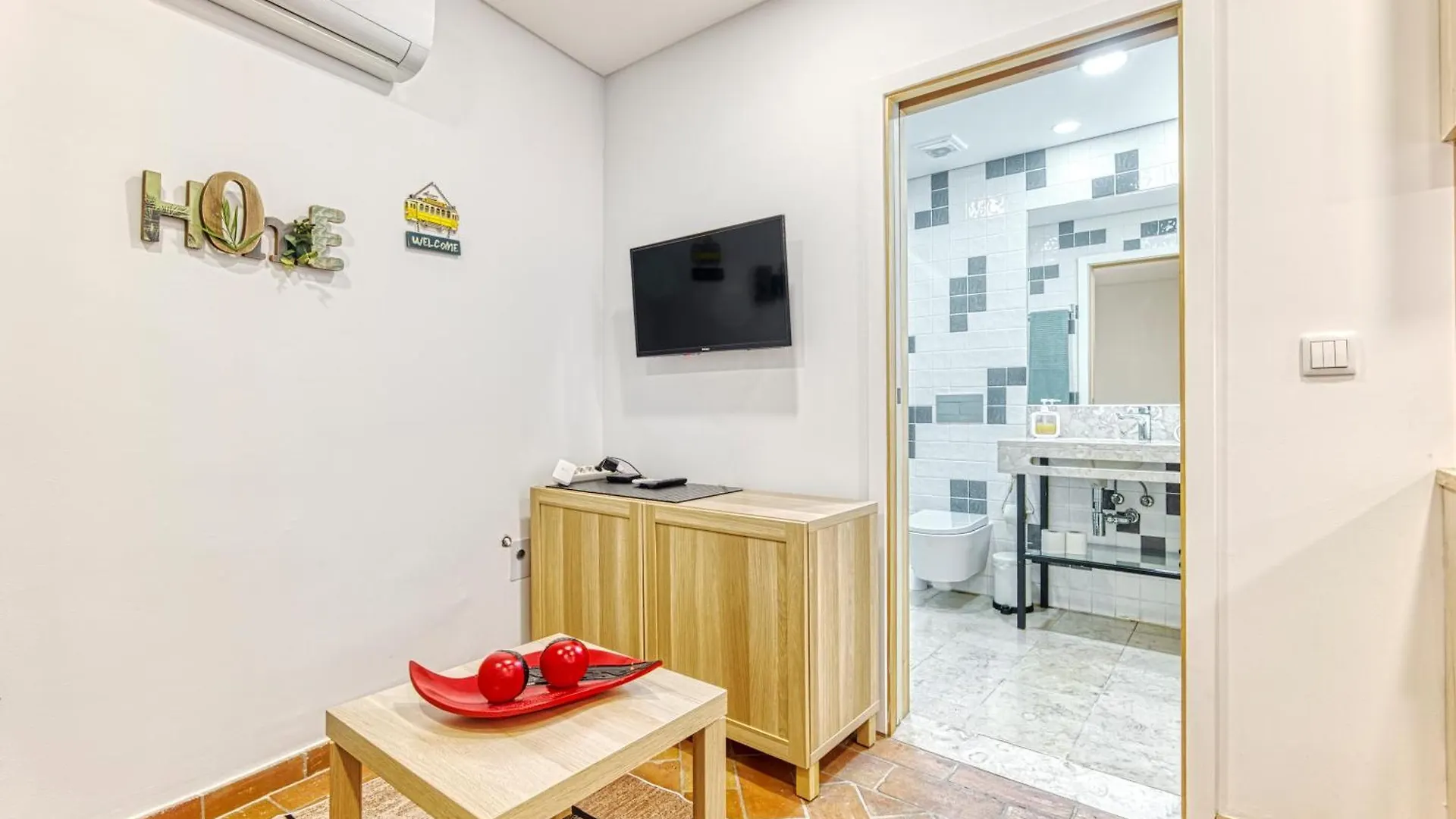 Apartment Homey Haven With A Rustic Charm Lisbon