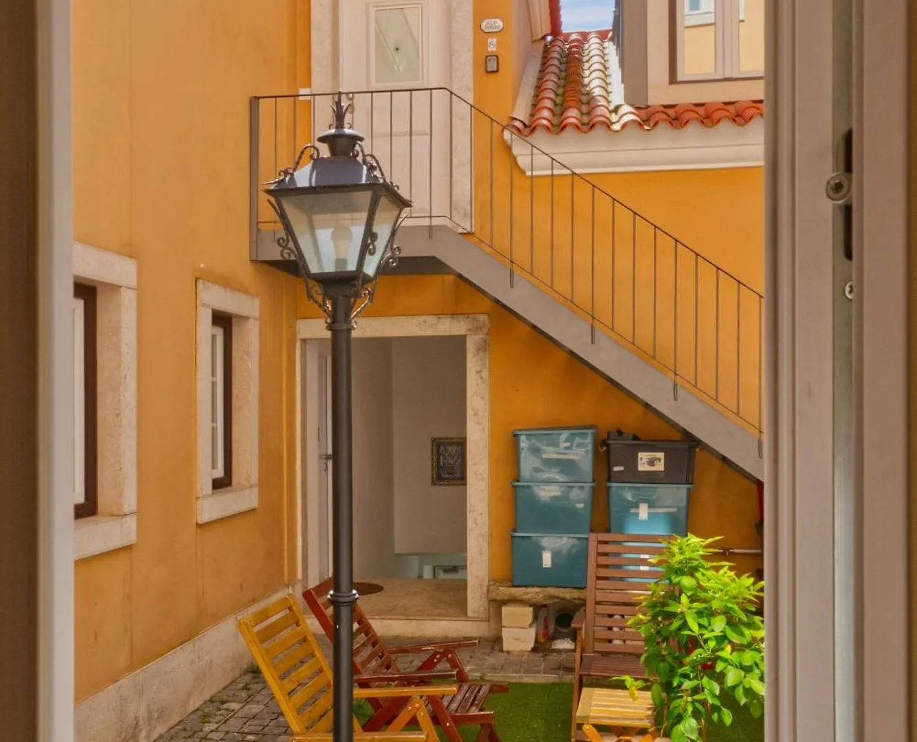 Apartment Homey Haven With A Rustic Charm Lisbon