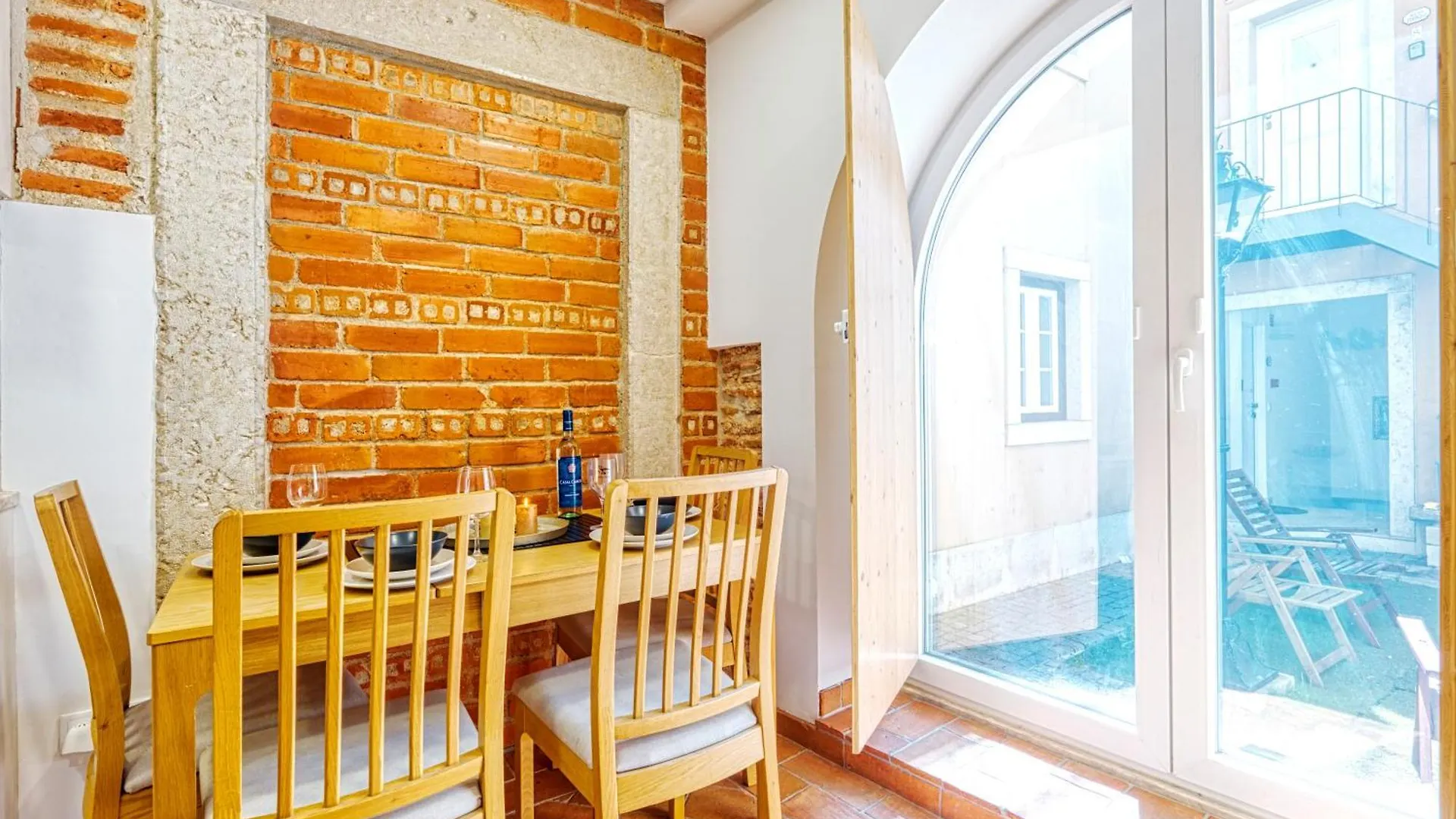 Homey Haven With A Rustic Charm Lisbon Apartment